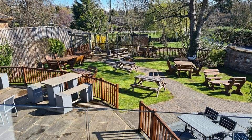 Beer Gardens and Places to Dine Outside // North Lincs